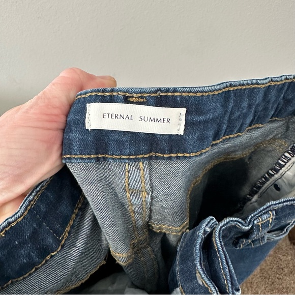 Eternal Summer Women’s Straight Leg Blue Short Jeans/Capris Fringe Size Small - Picture 11 of 12